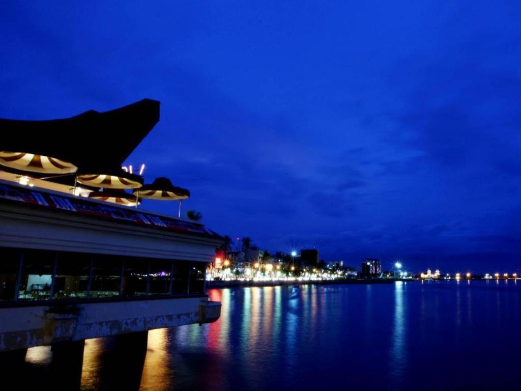 Makassar Golden Hotel Eksteriør bilde