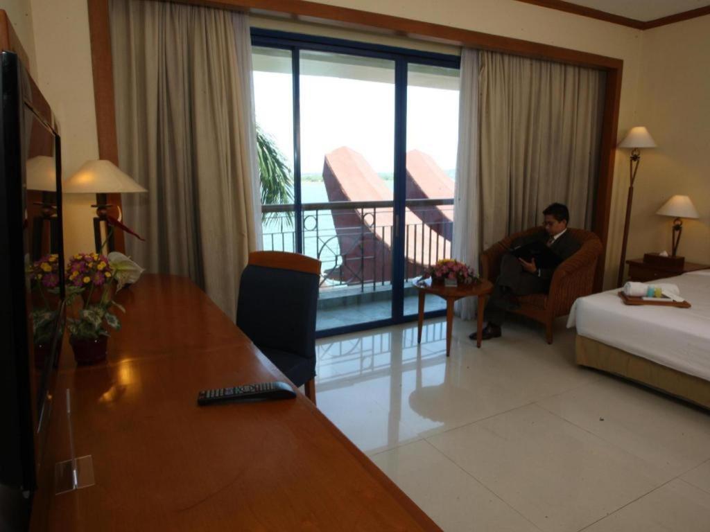 Makassar Golden Hotel Eksteriør bilde