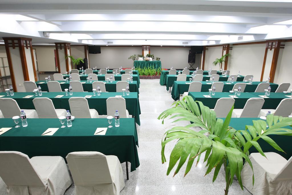 Makassar Golden Hotel Eksteriør bilde